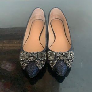 Tory Burch Flat jeweled bow pointed flats. They are in great condition.